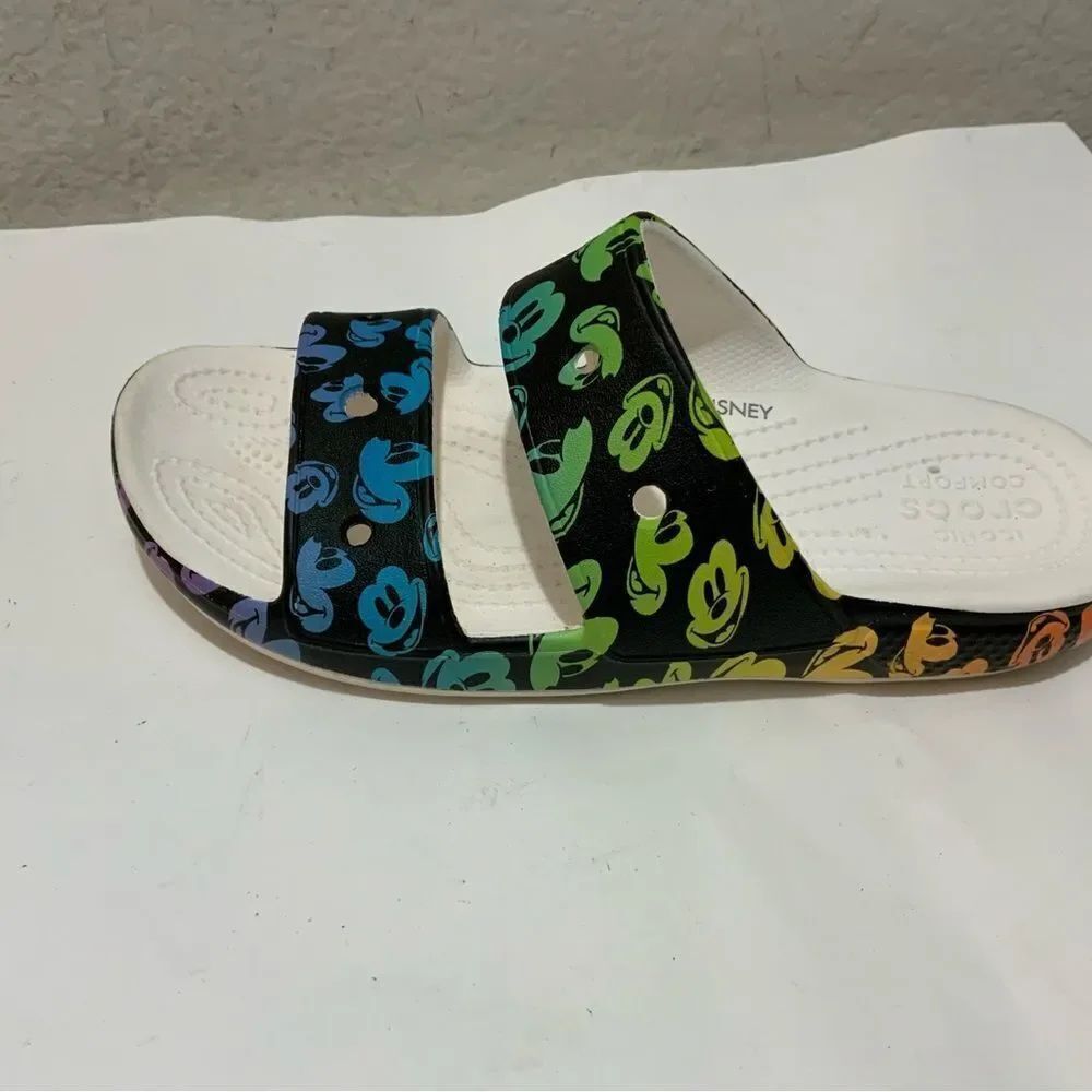CROCS CLASSIC DISNEY RAINBOW CELEBRATION SLIDES BLACK MULTICOLOR, MENS SZ 5/ W 7